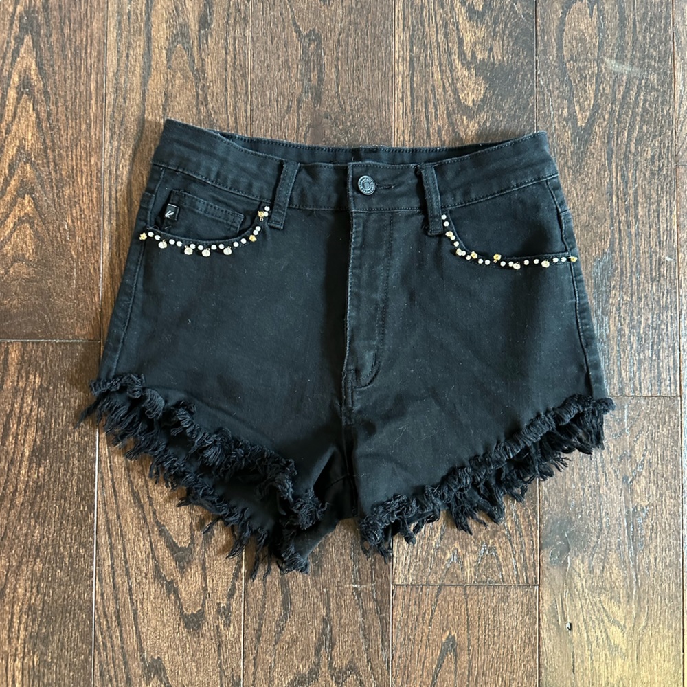 084: KanCan size 28/9, high rise black Jean shorts